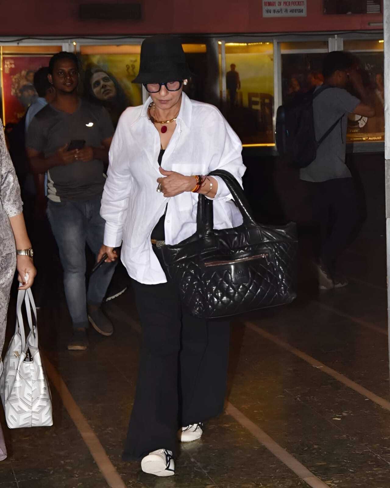 Dimple watched Sunny Deol's Gadar 2. She was seen exiting from Gaiety Galaxy. The veteran actress rushed out on spotting the paparazzi
